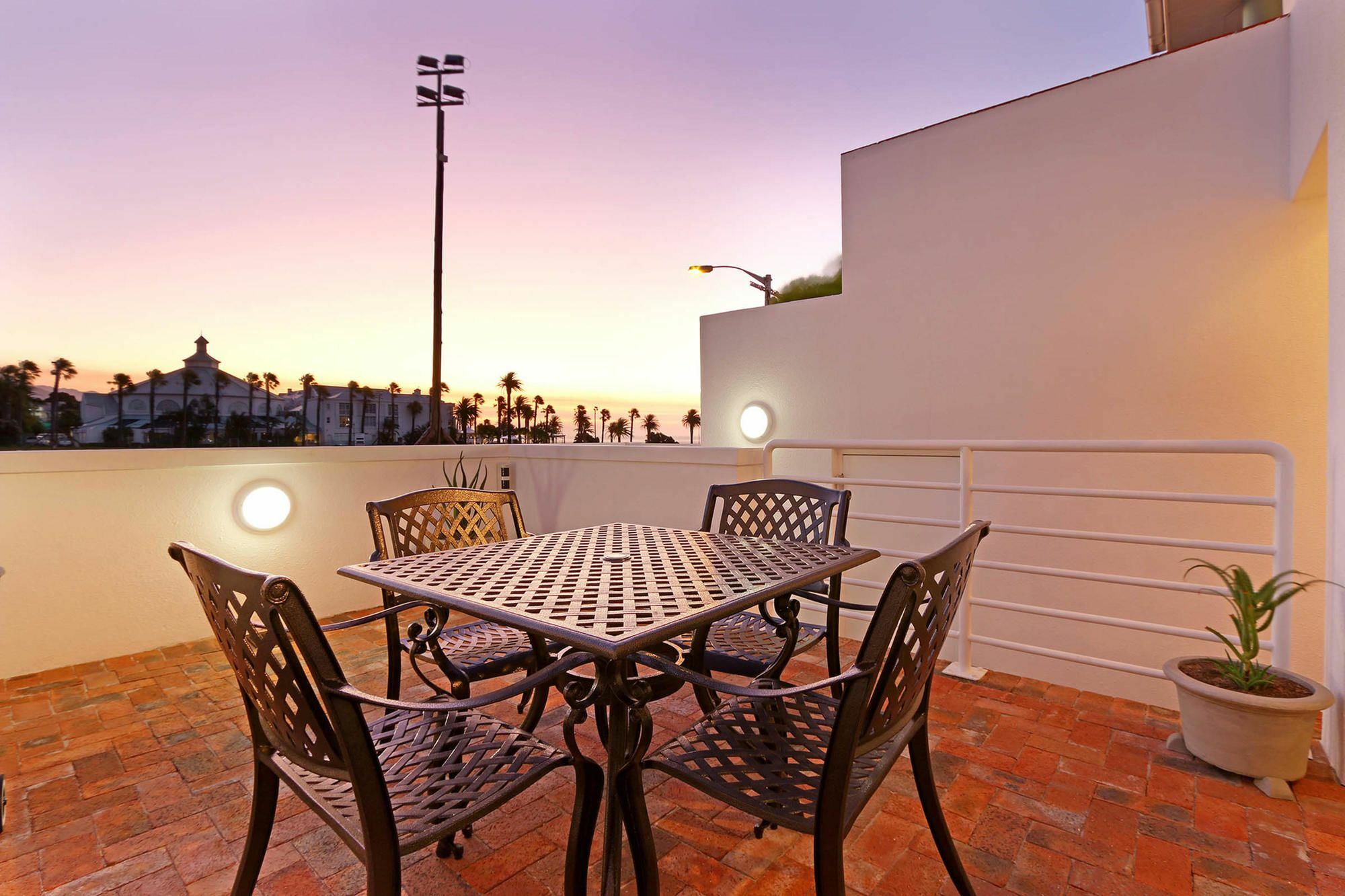 Camps Bay *